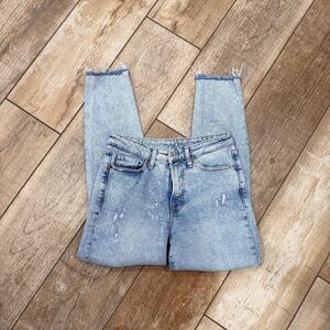 Old Navy | Kallie OG Straight Light Wash Cut Off Jeans